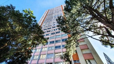 apartment em Rua Vinte e Quatro de Outubro, Moinhos de Vento - Porto Alegre - RS