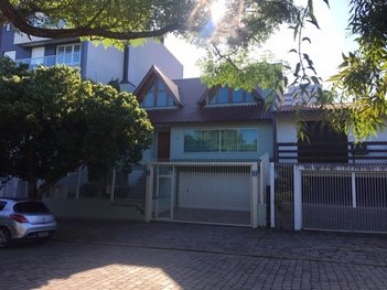 house em Maestro Salvador Campanella, Jardim Itu - Porto Alegre - RS