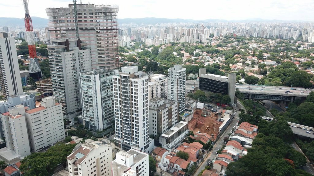 1739562382126-rua_20capote_20valente_2c_201226_20_5_.jpeg