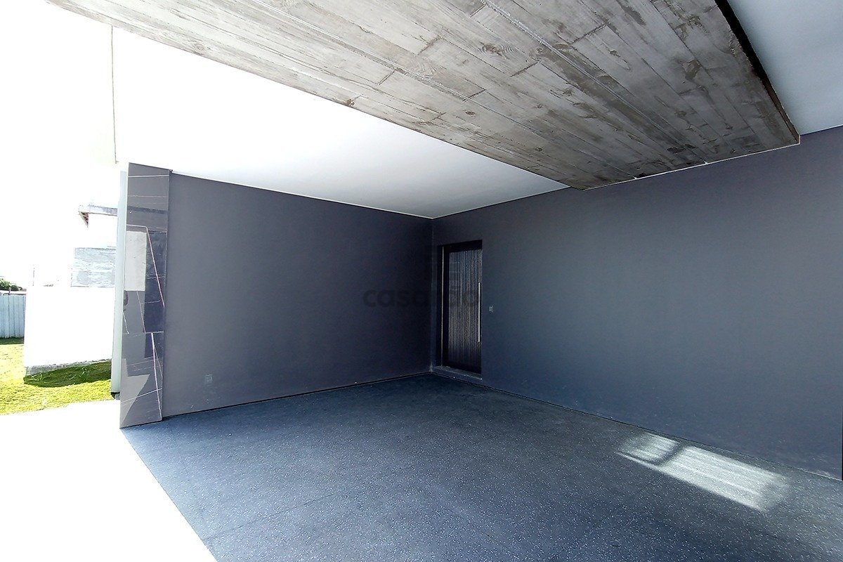 Entrada
-
Garagem