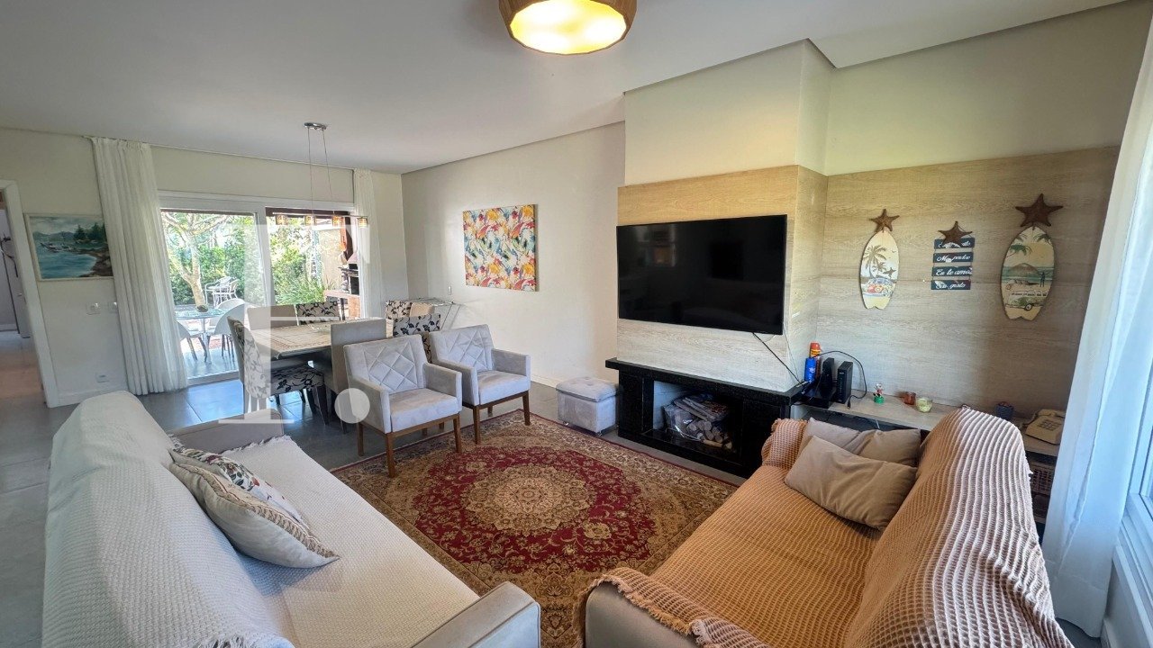 c8f55219-e9d5-437b-8a11-c78e41899d68