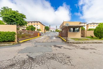 apartment em Rua Pedro Plantes dos Anjos, Santo Antônio - São José dos Pinhais - PR