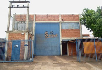 industrial em Claris Amadeo Rossi, Feitoria - São Leopoldo - RS