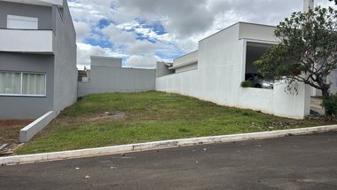land_lot em Rua Lucas Nogueira Garcez, Condomínio Lago da Serra - Araçoiaba da Serra - SP