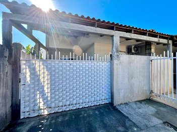 house em Rua Alcemiro Luciano, Vila Garcia - Paranaguá - PR