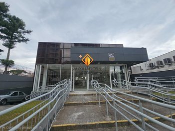 business em Avenida Anita Garibaldi, Cabral - Curitiba - PR