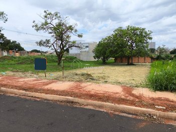 land_lot em Avenida Sílvio Cruz, Cidade Jardim - Araraquara - SP