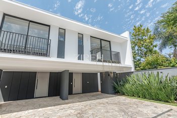 house em Rua Carlos Razera, Novo Mundo - Curitiba - PR