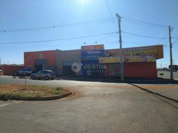 business em Avenida Contador José Candeloro, Loteamento Monte Hebron - Uberlândia - MG