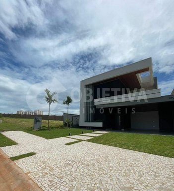 house em Avenida dos Vinhedos, Morada da Colina - Uberlândia - MG