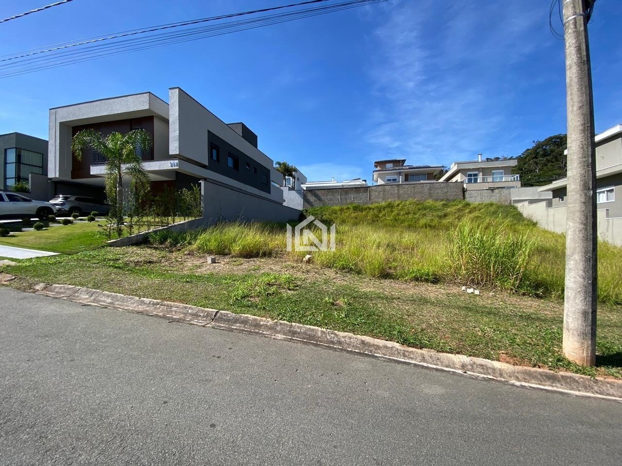 terreno plano a venda no condominio reserva santa paula frente