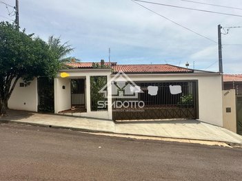 house em Rua José Dal Farra, Chácara Floresta - Botucatu - SP