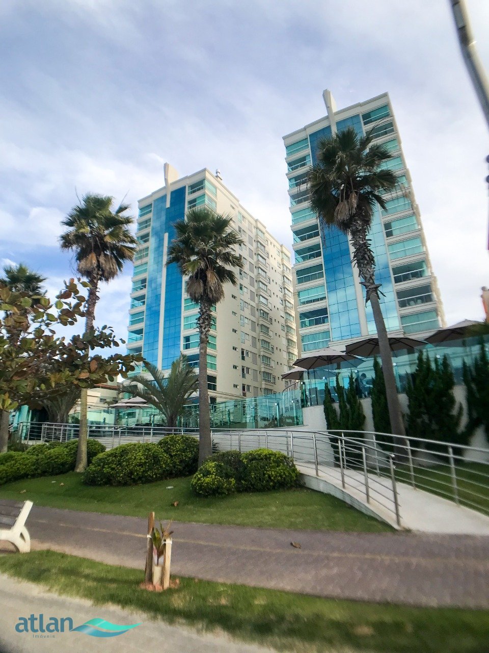 Apartamento frente mar, no Atlantic Paradise a venda em Meia Praia, Itapema (63)