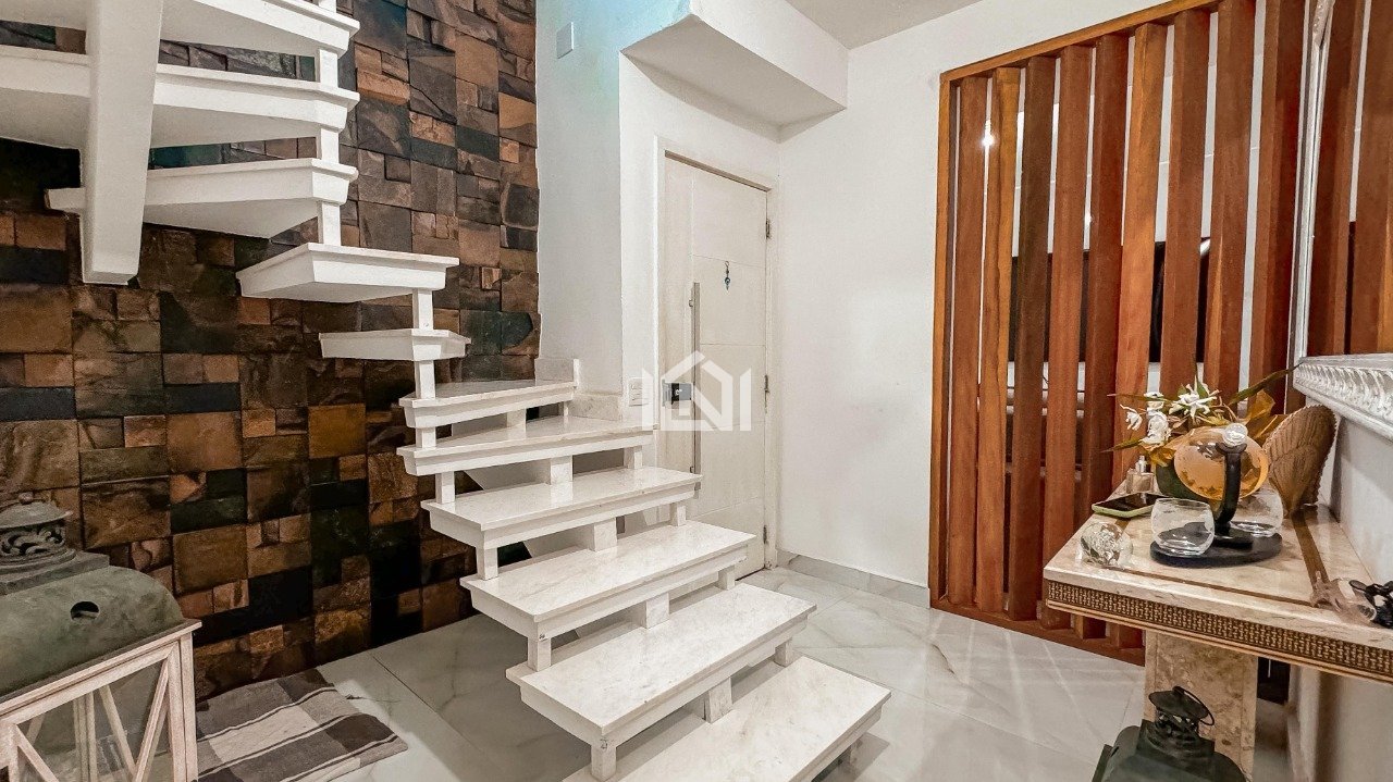 Casa a venda no condominio Mirante Jardim da Gloria - hall de entrada