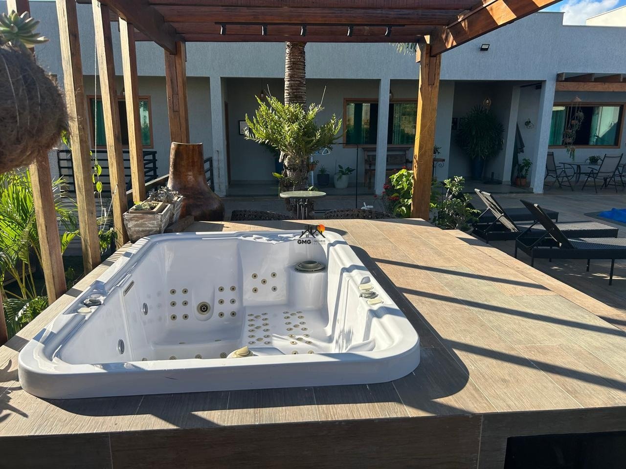 d9a7572d-43e8-482a-bd5c-0834e9847a8a