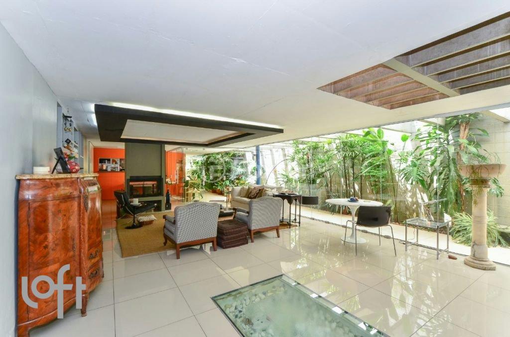 1706799685839-remax_1.jpeg