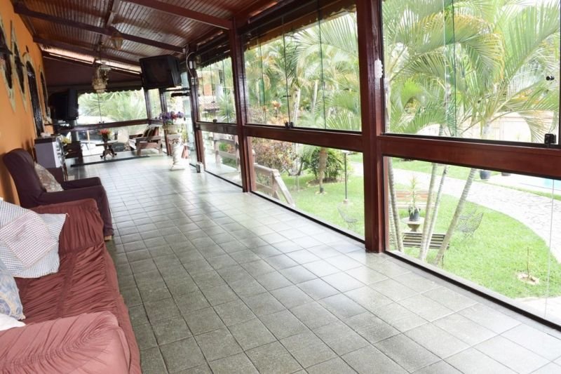 Casa com 4 quartos — Braúnas, Belo Horizonte
