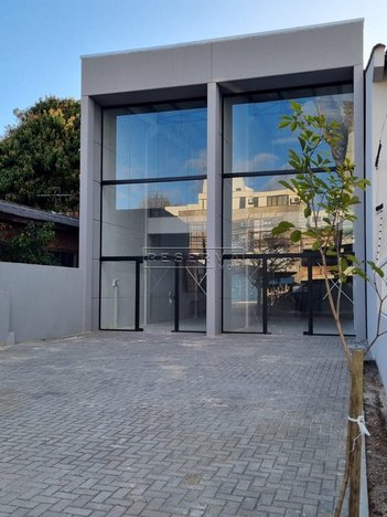 business em João Wallig, Passo da Areia - Porto Alegre - RS