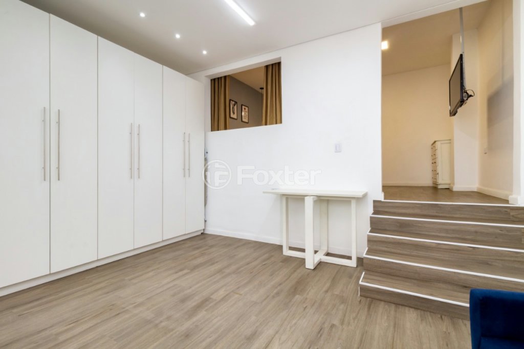 1731093585504-13_20closet_20quarto_204_20_1_.jpeg