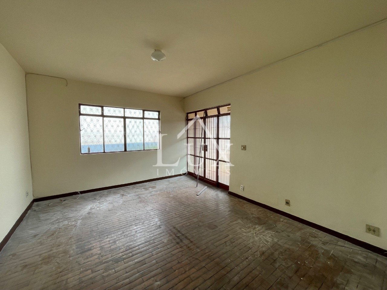 Casa com 2 quartos — Santa Terezinha, Belo Horizonte