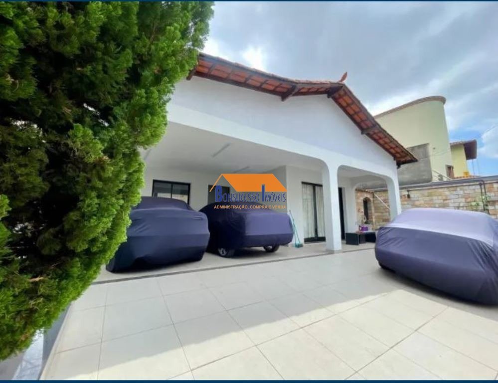 Casa com 4 quartos — Heliópolis, Belo Horizonte