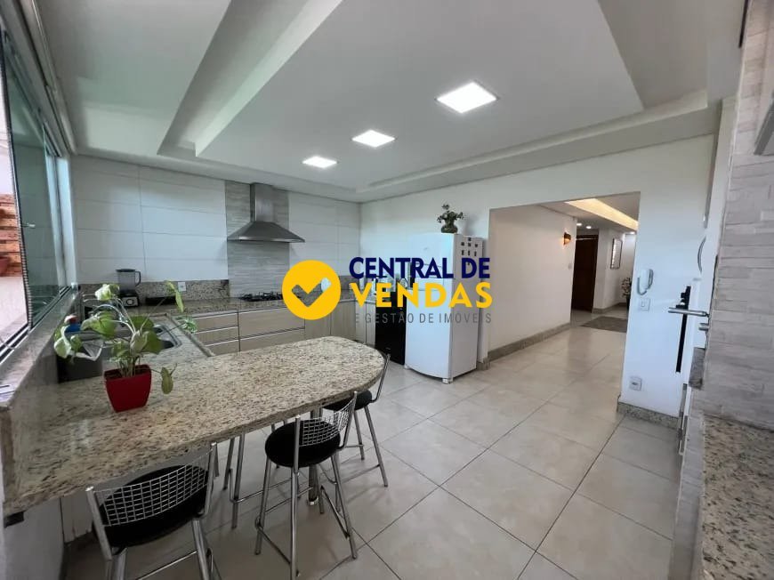 Casa com 3 quartos — Santa Amélia, Belo Horizonte