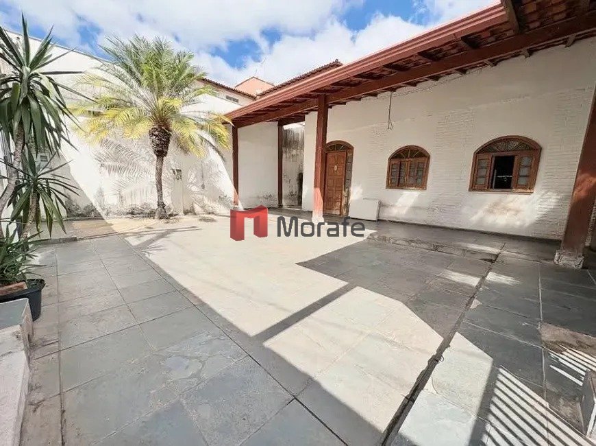 Casa com 3 quartos — Santa Terezinha, Belo Horizonte
