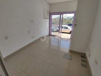 business em Avenida Anselmo Alves dos Santos, Segismundo Pereira - Uberlândia - MG