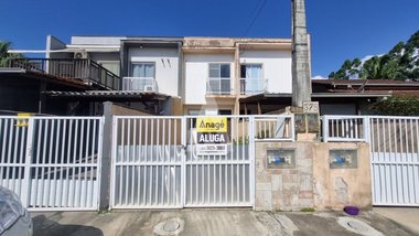 house em Rua Érico Venâncio Alves, Espinheiros - Joinville - SC