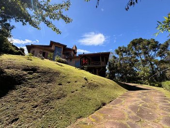 house em Avenida Samuel Leão de Moura, Alto do Capivari - Campos do Jordão - SP