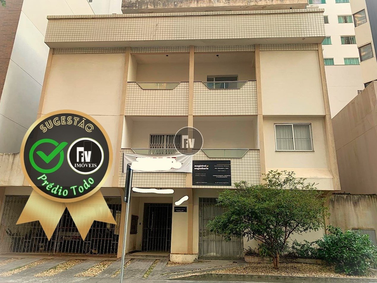 Prédio / Terreno Comercial á Venda no Centro de Balneário Camboriú, conta com 687M² Área útil