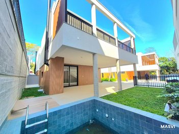 house em Haroldo Soares Glavan, Cacupé - Florianópolis - SC