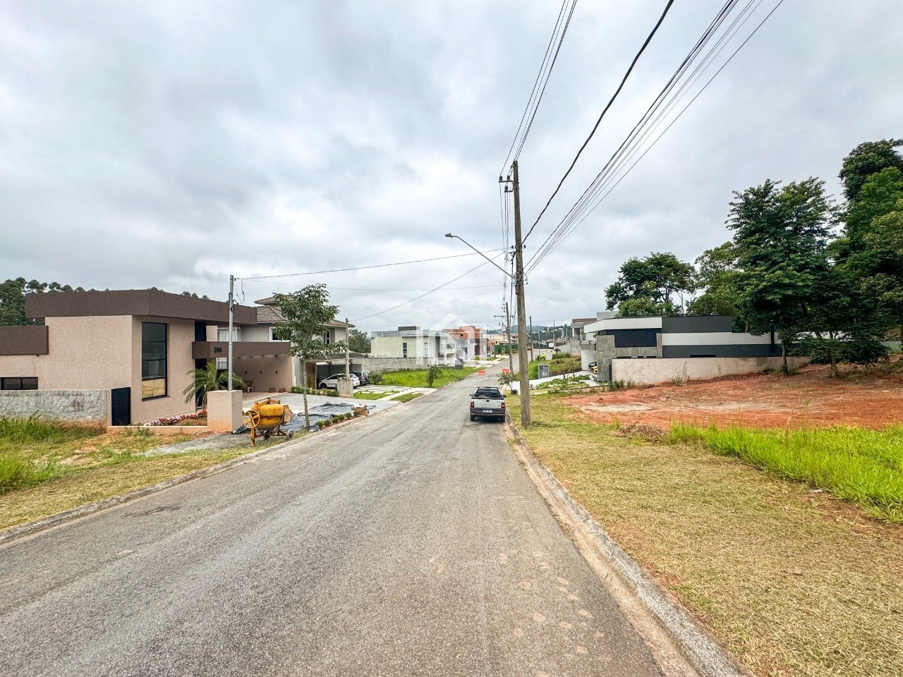 terreno a venda no condominio reserva santa rua