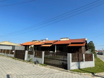 house em Rua Manoel Júlio Raquel, Garopaba - Garopaba - SC