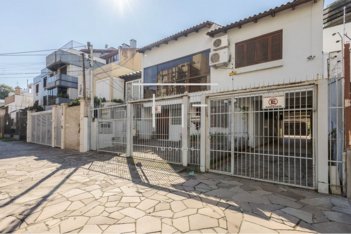 house em Rua Luzitana, Higienópolis - Porto Alegre - RS