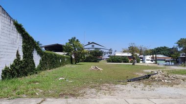 industrial em Rua Milton José Nunes Fernandes, Chácara Santa Maria II - Guaratinguetá - SP