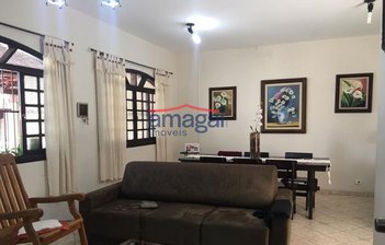 house em Avenida Estados Unidos, Jardim Siesta - Jacareí - SP