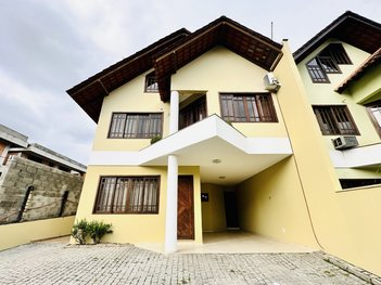 house em Rua Euzébio de Queirós, Atiradores - Joinville - SC