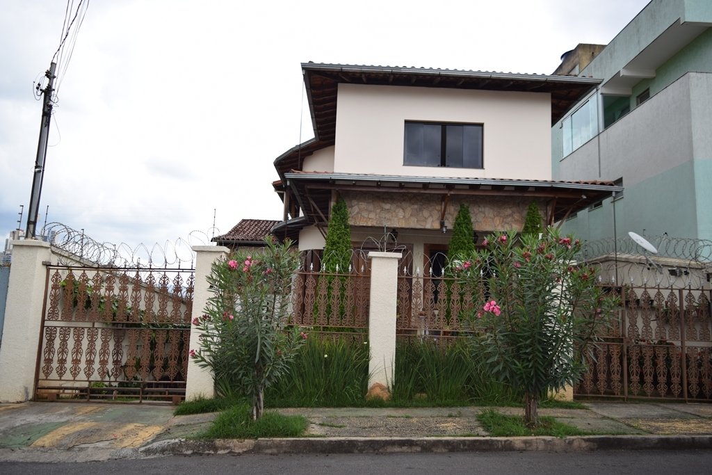 Casa com 7 quartos — Havaí, Belo Horizonte