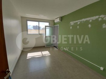 office em Avenida Raulino Cotta Pacheco, Osvaldo Rezende - Uberlândia - MG