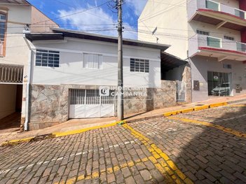 house em Rua Leonel de Rezende, Centro - Campanha - MG