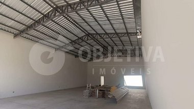 industrial em Avenida Anselmo Alves dos Santos, Santa Mônica - Uberlândia - MG