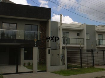 house em Rua Quênia, Centro - Pinhais - PR