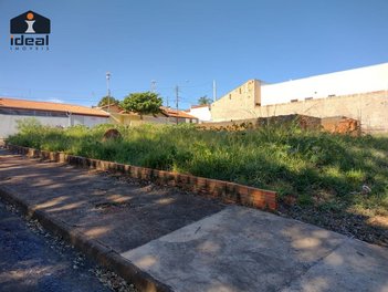 land_lot em Rua Gentil Germano de Carvalho, Jardim Chácara dos Pinheiros - Botucatu - SP