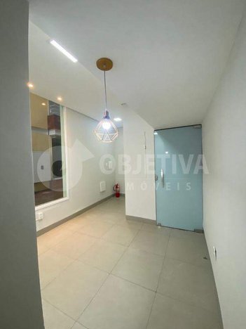 business em Avenida Floriano Peixoto, Centro - Uberlândia - MG