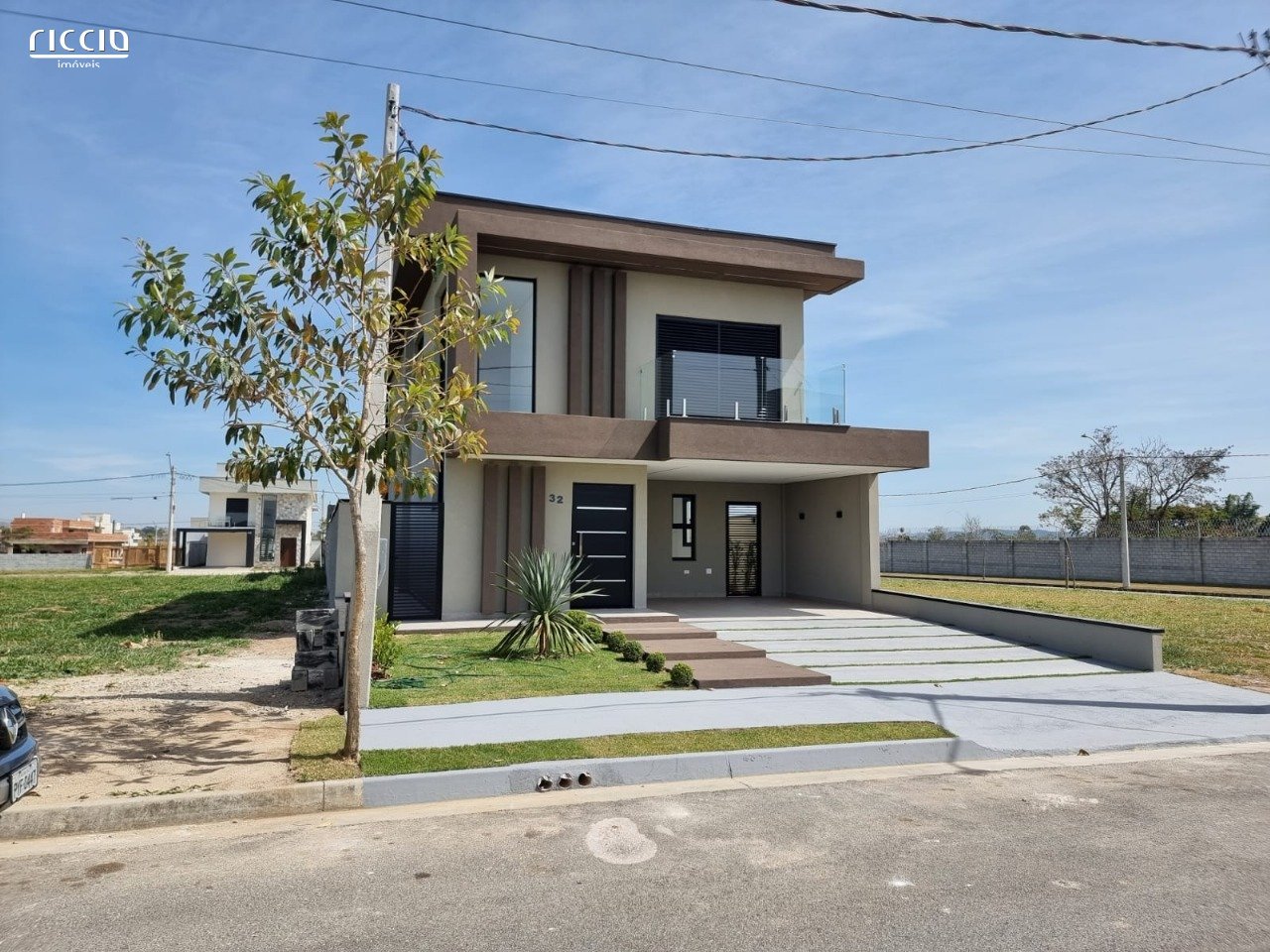 f632e327-c654-4d27-8549-38e831d5510f