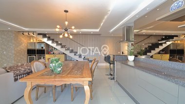 apartment em Rua Palmeiras, Água Verde - Curitiba - PR