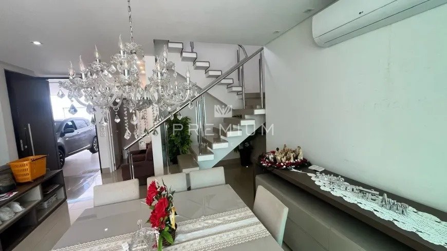 773e0f781ca54bdf918dabf0ff0d5ccc