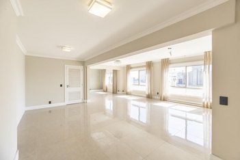 apartment em Rua Vinte e Quatro de Outubro, Moinhos de Vento - Porto Alegre - RS