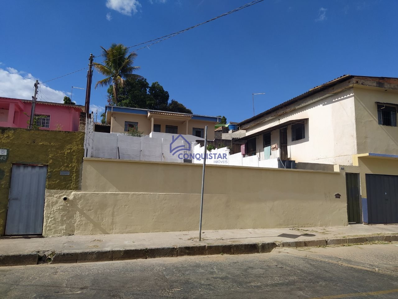 Casa com 3 quartos — Piratininga (Venda Nova), Belo Horizonte